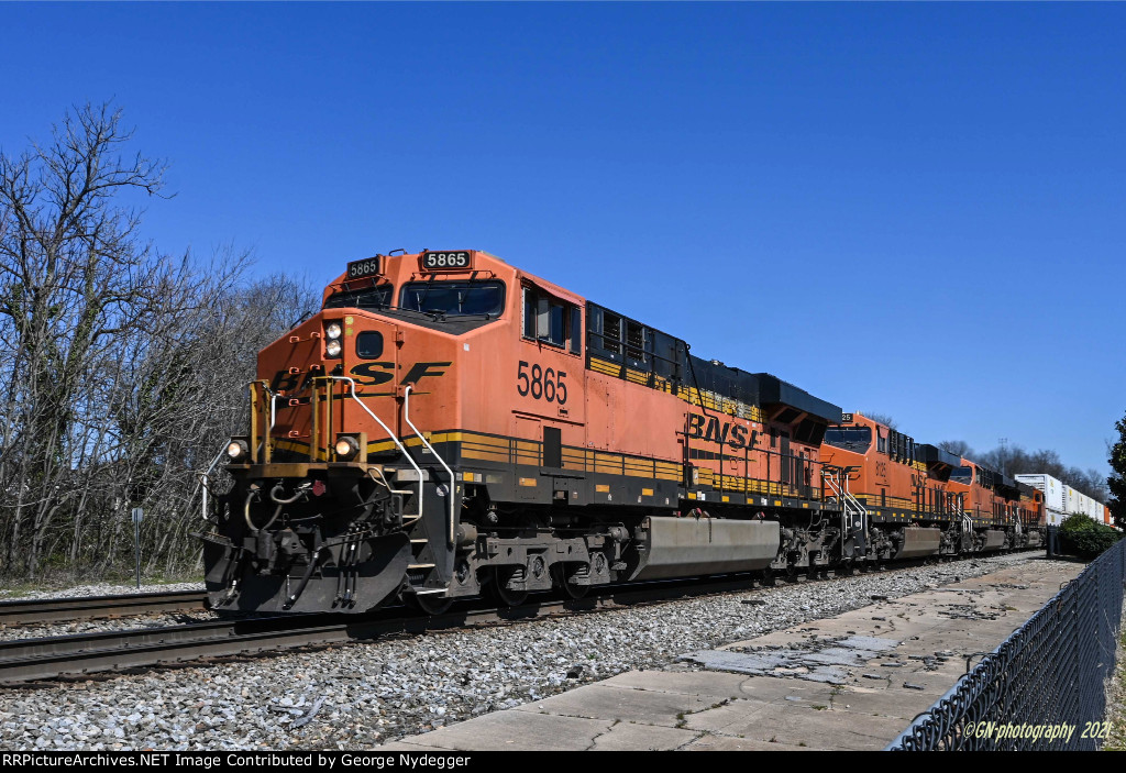 BNSF 5865